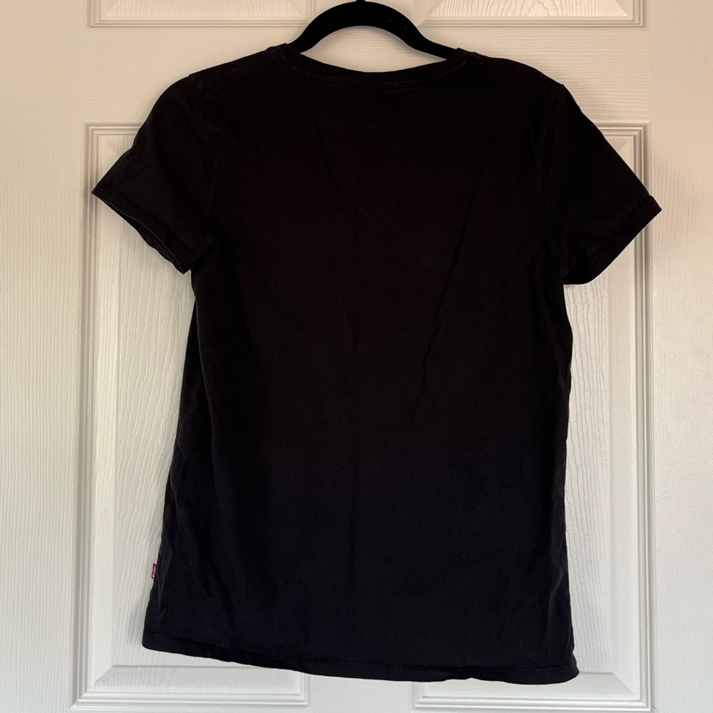 Levi’s Tee - Picture 4 of 5